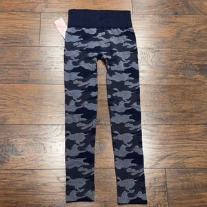new directions Women’s  Navy & Gray Camo Leggings medium new nwt!